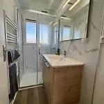 Paul Bert#4 - Newly Renovated 2-bedroom Near Chantiers *