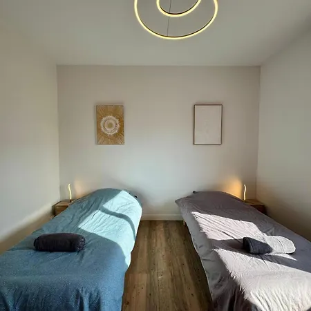 Paul Bert#4 - Newly Renovated 2-bedroom Near Chantiers