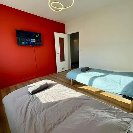 Paul Bert#4 - Newly Renovated 2-bedroom Near Chantiers Apartment
